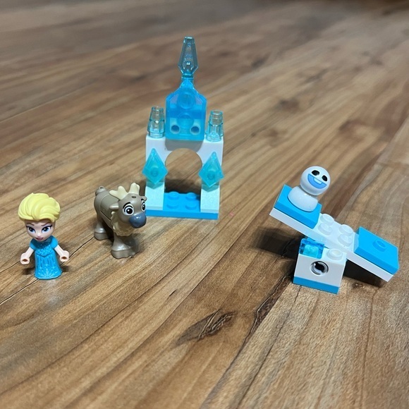 LEGO Disney Elsa Micro Doll Figure Elsa’s Castle Snowgie Sven‎ FROZEN Princess - Picture 1 of 5